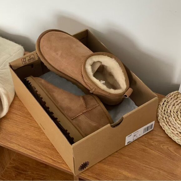 NEW IN BOX UGG classic ultra mini - Picture 3 of 7